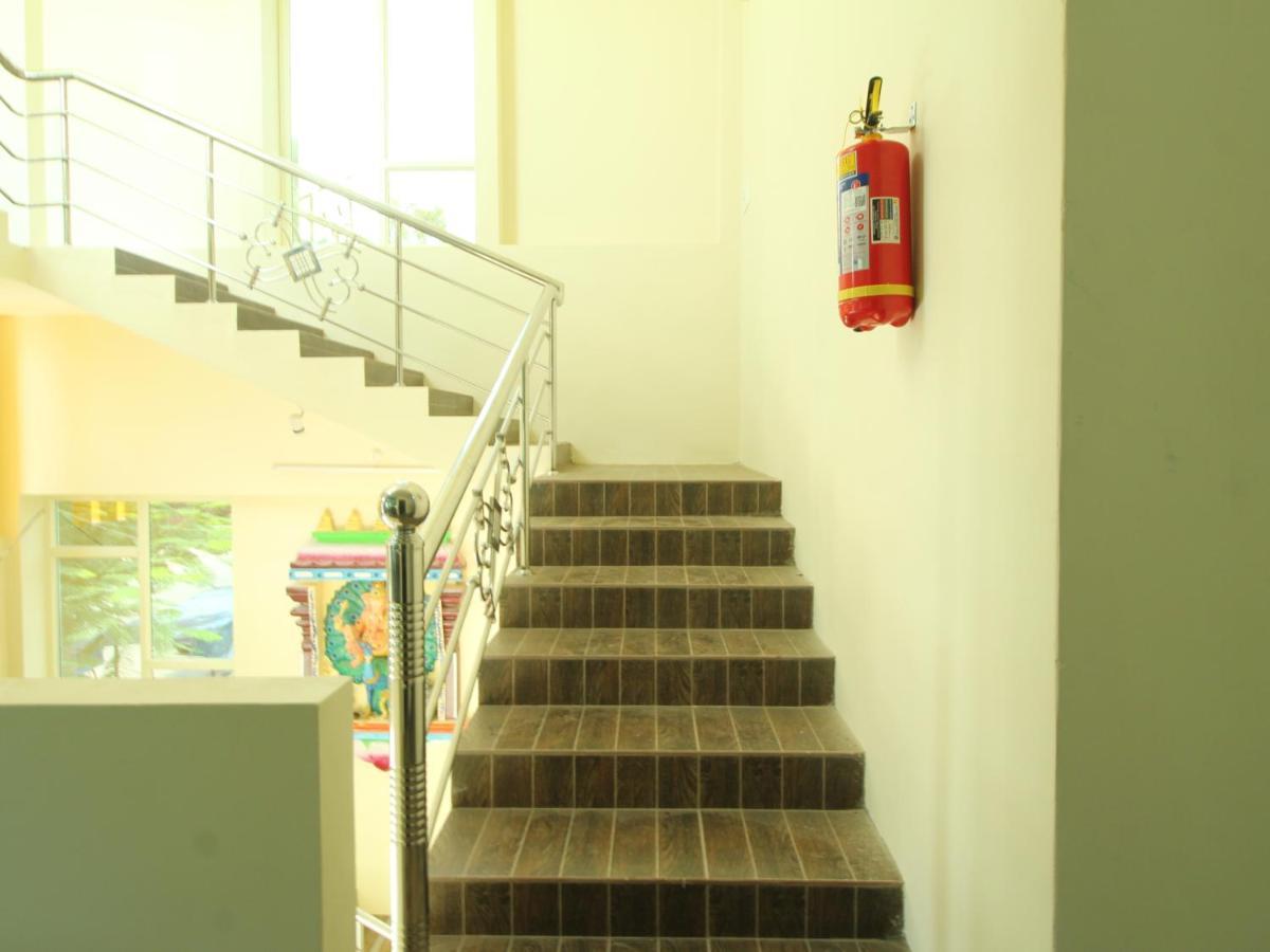 Jms Guest House Tirunallar Екстериор снимка