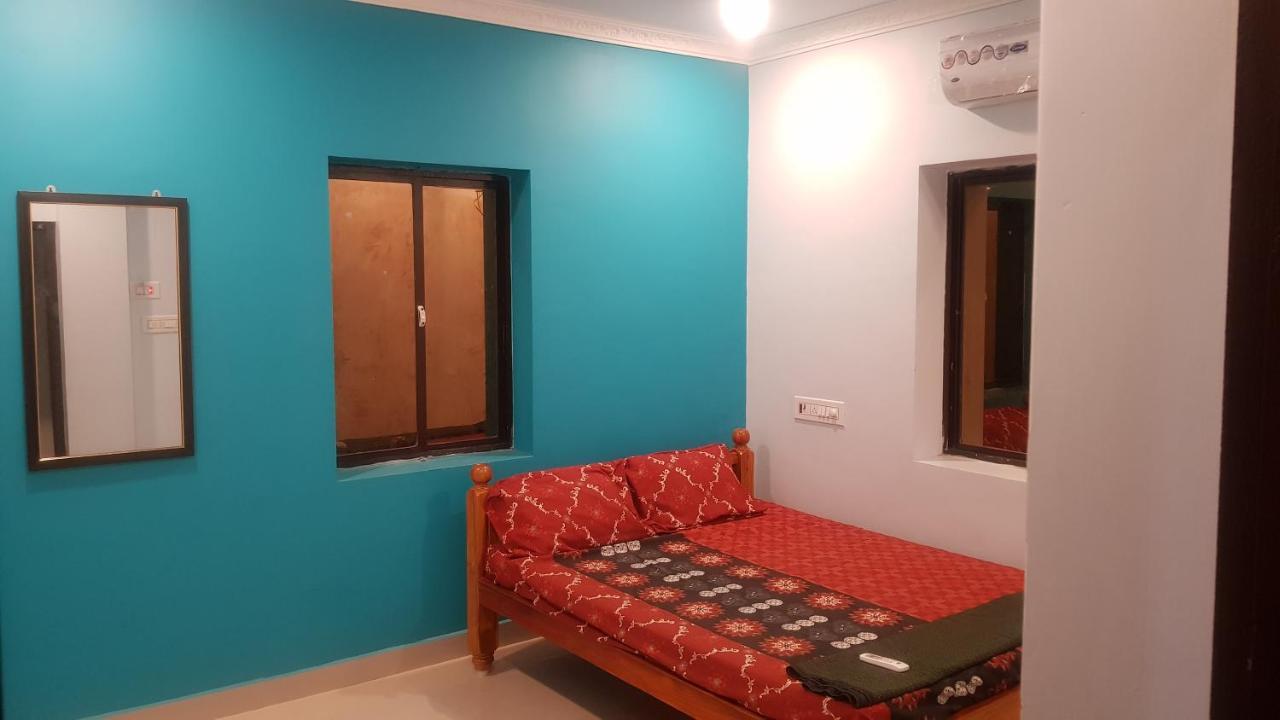 Jms Guest House Tirunallar Екстериор снимка